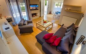 Aquarius - Glyfada Detached House